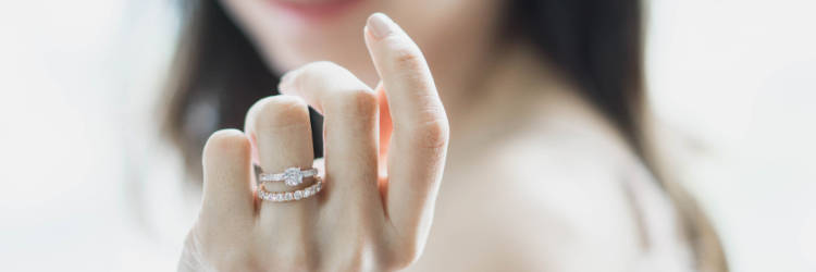 婚約指輪 結婚指輪 重ね付け