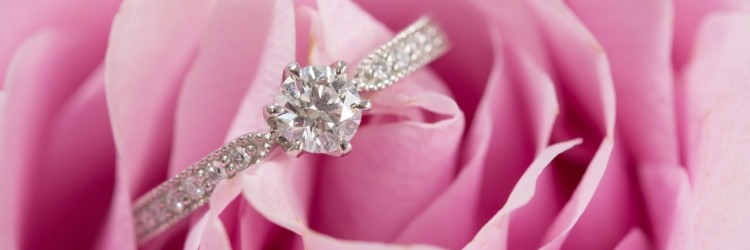 婚約指輪　エタニティ　花