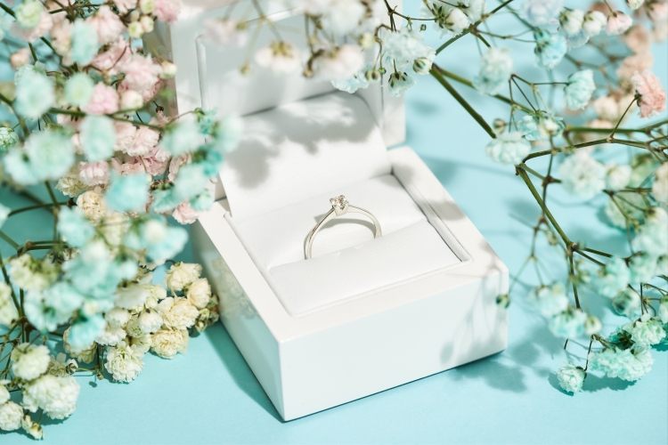 婚約指輪　ソリティア　爪あり