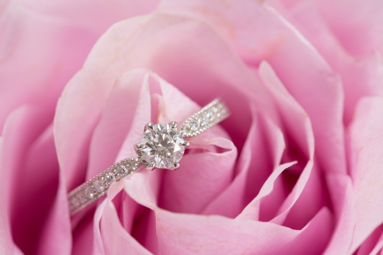 婚約指輪　エタニティ　爪あり