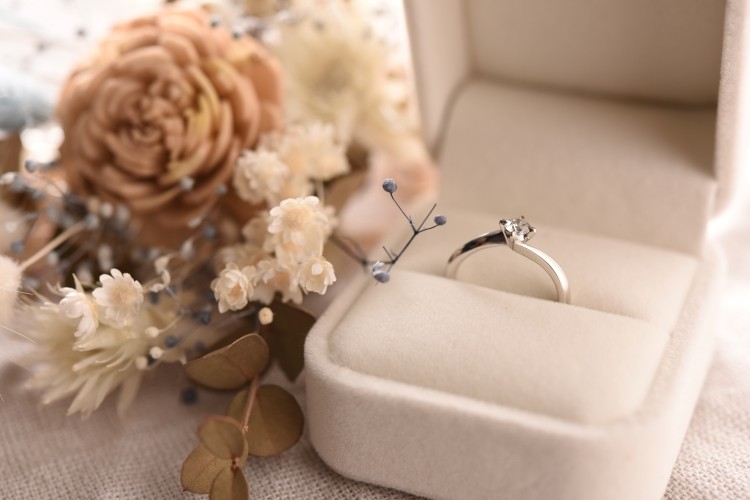 婚約指輪　ソリティア　爪あり