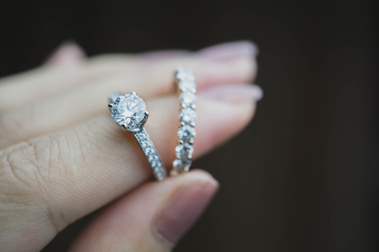 結婚指輪　婚約指輪　女性