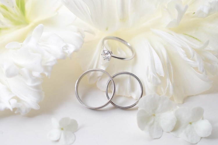 結婚指輪　婚約指輪