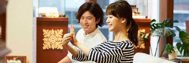カップル　指輪　ジュエリーショップ