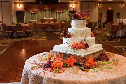 結婚式　秋　ウエディングケーキ　紅葉