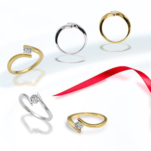 結婚指輪　珍しいデザイン　曲線　オリジナリティ