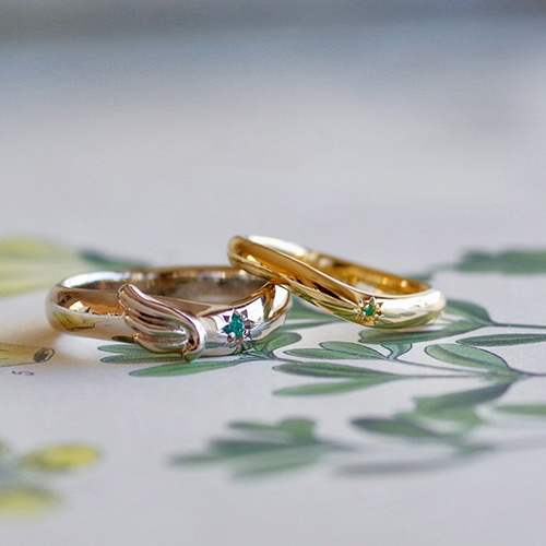 結婚指輪　珍しいデザイン　幸せの象徴　羽