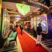 映画ロケ地に採用☆圧倒的スケールの会場を見学×25周年記念特典