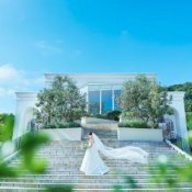 【平日イチオシ花嫁体験】憧れ大階段×絶景挙式体験＆ドレス優待の詳細を見る