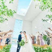 ＼挙式料0円*最大160万優待／光煌めく感動チャペル×最新演出体験の詳細を見る