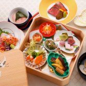 【予約No.1】料理重視◎出汁は鰹節を削るところから「週末お重」自慢の和食を試食