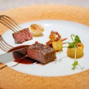 【ゲスト目線で体験】フルコース8品贅沢試食×絶景チャペル体験