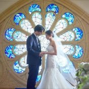 【歴史ある青のステンドグラス】一人ひとりに感謝を伝える結婚式