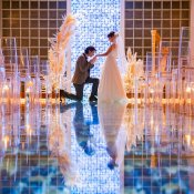 【青のバラが幻想的】ブルーローズと透明感が美しい教会*見学フェア