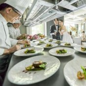 平日限定★貸切見学*黒毛和牛3万試食*おもてなし体験