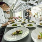 平日限定★貸切見学*黒毛和牛3万試食*おもてなし体験