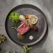 【料理重視に◎】特選牛×真鯛など豪華10品試食&モダン×お洒落空間でライブ体験