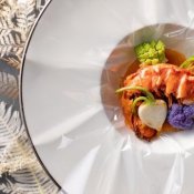 【人気の秘密公開】国産牛フィレ×オマール海老☆食べ比べ試食の詳細を見る
