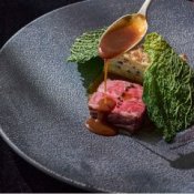 【歴史感じる本格大聖堂×洗練された美食】黒毛和牛4万試食付き