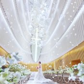 チャペル重視のカップル必見【圧巻スケールの大聖堂で感動挙式】横浜の美景&贅沢試食