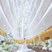 チャペル重視のカップル必見【圧巻スケールの大聖堂で感動挙式】横浜の美景&贅沢試食