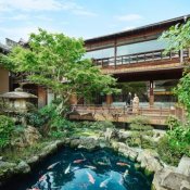 【月一度の特別開催】緑あふれる名庭での前撮り体験×伝統の美食と一日一組の本格和婚