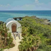 【平日人気】豊かな緑の中に佇む絶景CHAPEL体験×挙式料50%OFF付