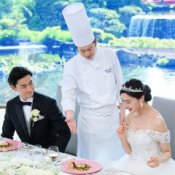 【ゲスト目線でおもてなし体験】伝統の美食×チャペル入場体験＆庭見え絶景会場の詳細を見る