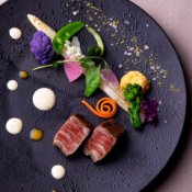 【神戸北野で叶える貸切W】ガーデン付邸宅体験×贅沢美食