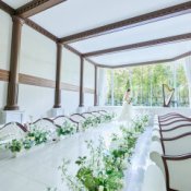 ≪残り僅か≫ガラス張りの自然光溢れる挙式&貸切体験