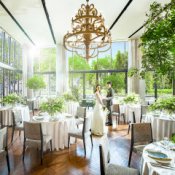 【100万優待×ドレス特典】名駅直結・180m眺望チャペル&飛騨牛3万試食