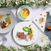 【おもてなし重視】優雅な緑&プール空間♪お料理ランクUP特典