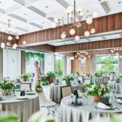 【月に1度のBIG★】1万円ギフト×感動挙式×選べる2つの会場