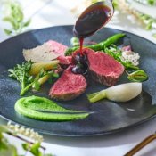 【限定5組】ブランドホテル美食体験*緑溢れる貸切邸宅×花嫁体験