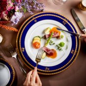＼お盆限定特典★和牛フィレ＆オマール試食×金賞チャペル体験／の詳細を見る