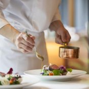 年1BIG【Amazon等最大2.5万×150万特典】豪華試食＆天空チャペル体験