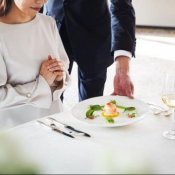 ＼お料理重視必見／国産牛と地元食材美食コース試食×チャペル＆本格神殿で挙式体験の詳細を見る