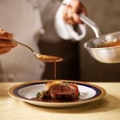 【料理重視必見】黒毛和牛&フォアグラ試食×演出体験×ギフト付