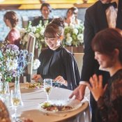 \30名の結婚式も自由に/空き日程ウソなし×全館見学×無料試食