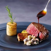限定〈ホテル美食体験〉牛フィレ肉と魚介のプレッセ贅沢和洋食べ比べ4万無料試食