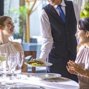 ＼どうせならお得に！10大特典付き／1日貸切＆評判の美食を体験の詳細を見る