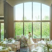 ＼憧れドレス見つけよう／衣裳総額50万円の成約特典プレゼント