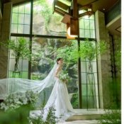 水音と陽光が織り成す神秘的チャペル体験×ドレスツアー