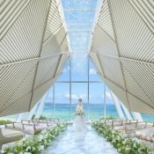【絶景チャペル紹介】光と青い海に包まれる憧れのリゾートW