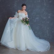 *新作＆トレンド*1万点以上のアイテムから選べるこだわり衣裳の詳細を見る