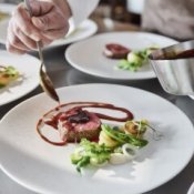 【料理＆予算重視】パティシエ特製デザート試食×130万特典×青空と緑のチャペル*の詳細を見る
