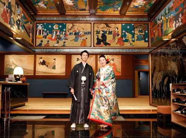 豪華な装飾で、親族のみの少人数式も華やかに ホテル雅叙園東京の結婚式挙式実例 結婚式場探しはハナユメ