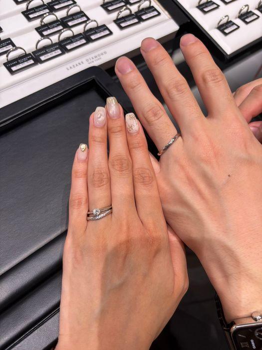 婚約指輪と重ね付けをしてもとてもかわいかった
