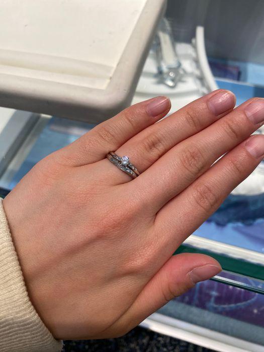 シンデレラモデルの結婚指輪と婚約指輪を重ね付けしました