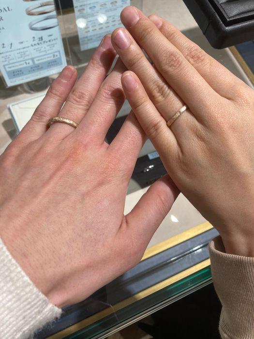 購入デザインの指輪を試着しました。